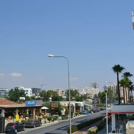 13 Sandy Mackenzie * Larnaca