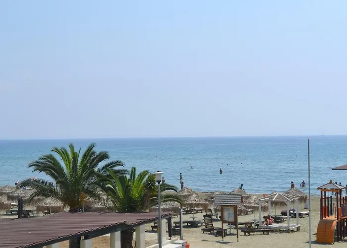 13 Sandy Mackenzie Apartment *