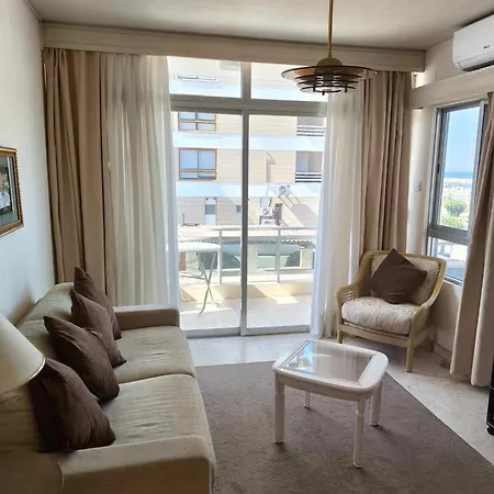 13 Sandy Mackenzie *