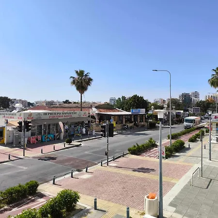 13 Sandy Mackenzie Lejlighed