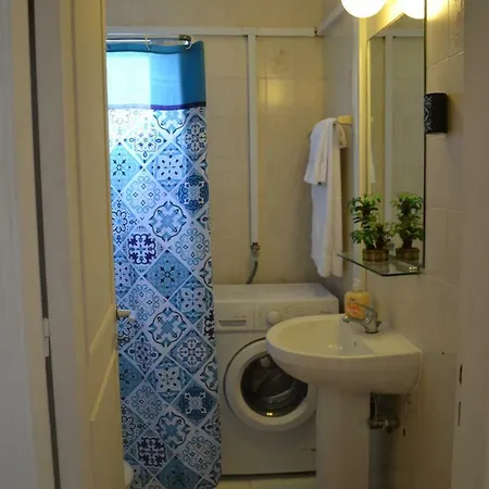 13 Sandy Mackenzie Apartment *