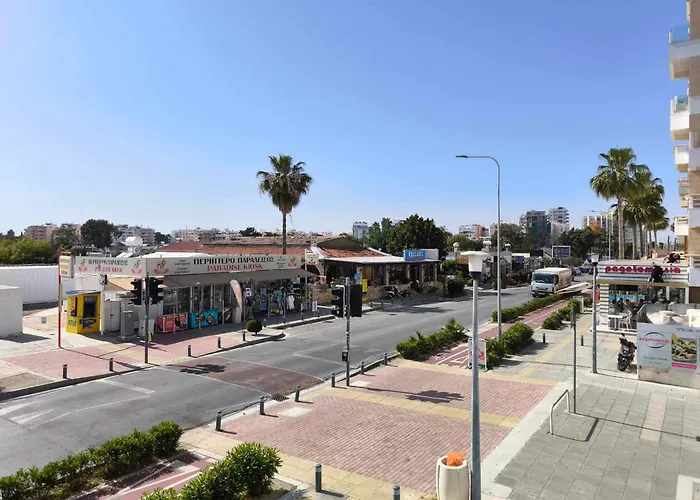 13 Sandy Mackenzie アパート